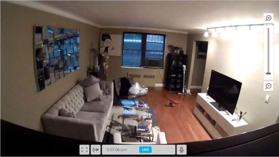 Вид из камеры слежения на комнату